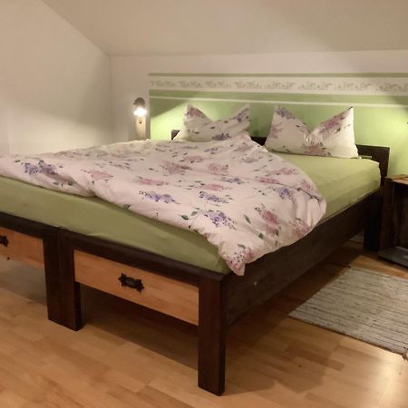Gemuetliche, Grosszuegige Ferienwohnung Salzhausen Bagian luar foto